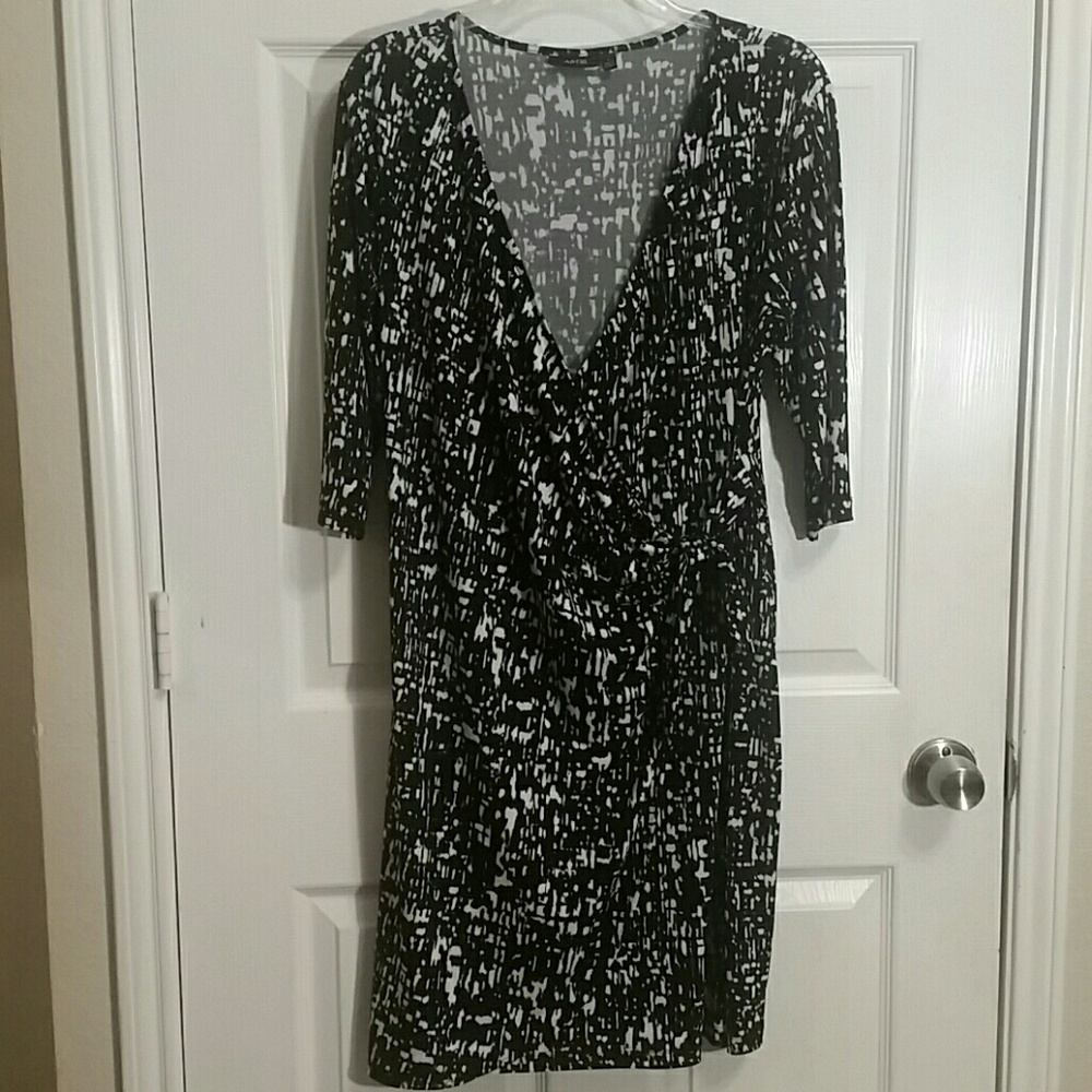 APT. 9 BLACK AND WHITE DRESS